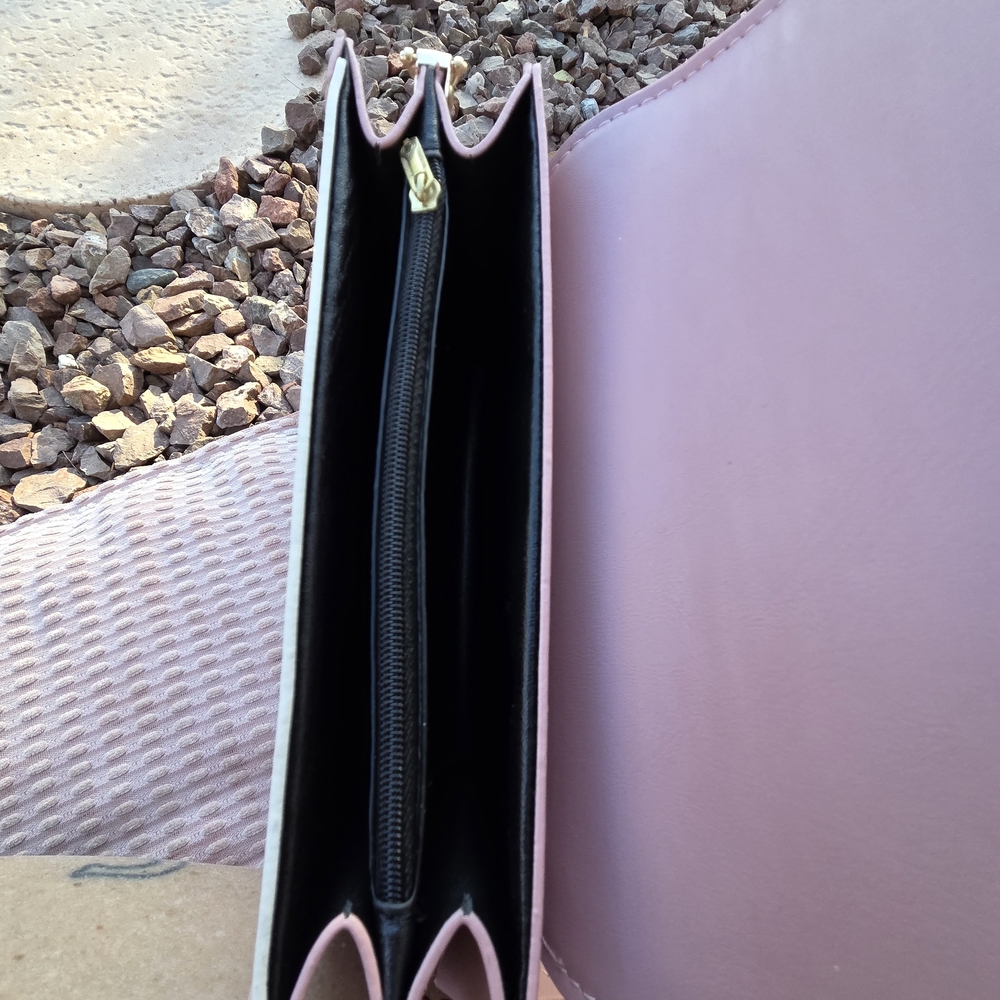 BOUTIQUE Crossbody Bag NWOT with Guitar Strap - Picture 2 of 6